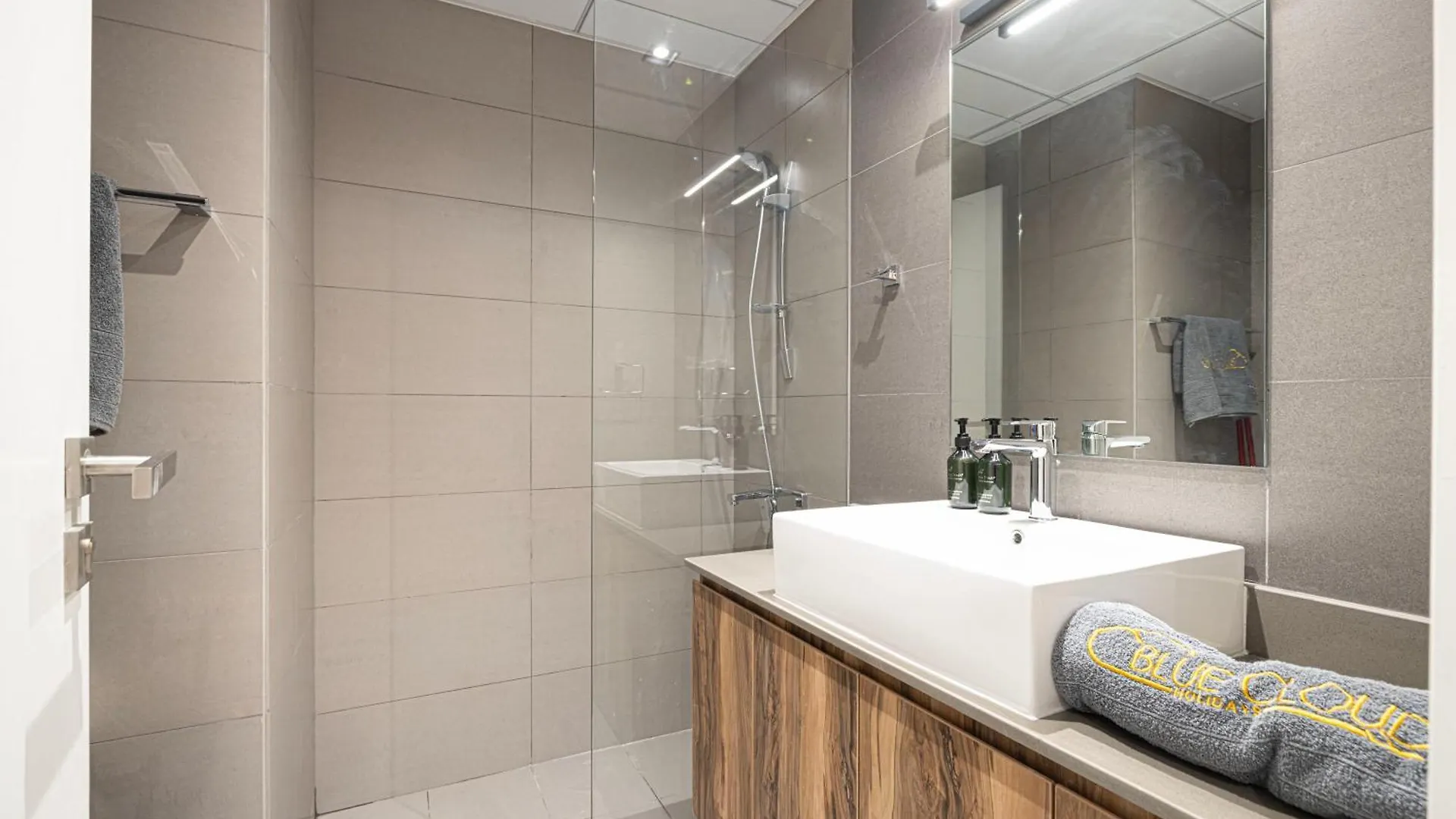 Desert Nights By Blue Cloud Holidays Sharjah Apartamento